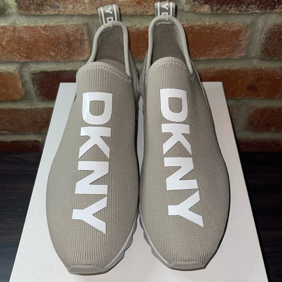 DKNY Logo Slip On Sneakers - NWOB - Picture 3 of 5